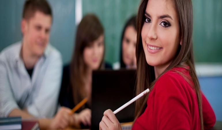EDUCACIÓN Y FORMACIÓN