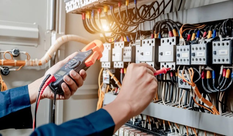 INSTALACIÓN ELÉCTRICA